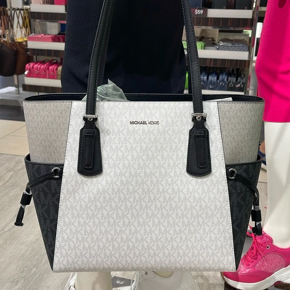 Michael Kors Voyager Large Color-Block Signature Logo Tote Bag
Optic White Mult - Picture 7 of 16